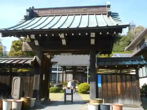 仏行寺（佛行寺）の山門