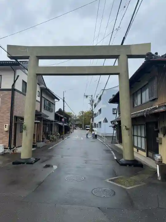 若宮神明社の{uncategorized: "未分類", other: "その他", undefined: "問題あり", building: "その他建物", grave: "お墓", sacred_gate: "鳥居", guardian: "狛犬", statue: "像", buddha: "仏像", history: "歴史", nature: "自然", garden: "庭園", animal: "動物", pagoda: "塔", temizu: "手水舎", mountain_gate: "山門・神門", sanctuary: "本殿・本堂", subordinate: "末社・摂社", art: "芸術", scenery: "景色", jizo: "地蔵", ema: "絵馬", goshuin: "御朱印", omikuji: "おみくじ", items: "授与品その他", amulet: "お守り", goshuincho: "御朱印帳", eats: "食事", festival: "お祭り", votive_dance: "神楽", shichigosan: "七五三参", wedding: "結婚式", experience: "体験その他", initially: "初詣", around: "周辺", anti_infection: "感染症対策"}