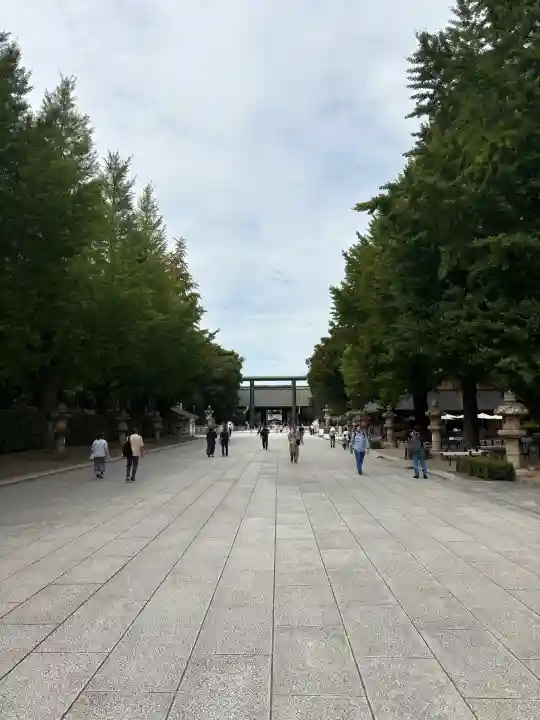 靖國神社の{uncategorized: "未分類", other: "その他", undefined: "問題あり", building: "その他建物", grave: "お墓", sacred_gate: "鳥居", guardian: "狛犬", statue: "像", buddha: "仏像", history: "歴史", nature: "自然", garden: "庭園", animal: "動物", pagoda: "塔", temizu: "手水舎", mountain_gate: "山門・神門", sanctuary: "本殿・本堂", subordinate: "末社・摂社", art: "芸術", scenery: "景色", jizo: "地蔵", ema: "絵馬", goshuin: "御朱印", omikuji: "おみくじ", items: "授与品その他", amulet: "お守り", goshuincho: "御朱印帳", eats: "食事", festival: "お祭り", votive_dance: "神楽", shichigosan: "七五三参", wedding: "結婚式", experience: "体験その他", initially: "初詣", around: "周辺", anti_infection: "感染症対策"}