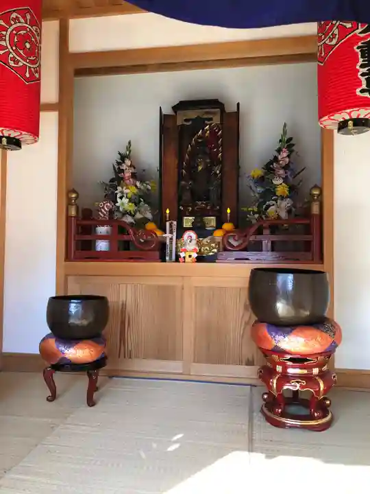 西新井不動堂の本殿・本堂