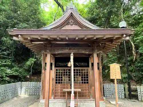 枚岡神社の末社・摂社