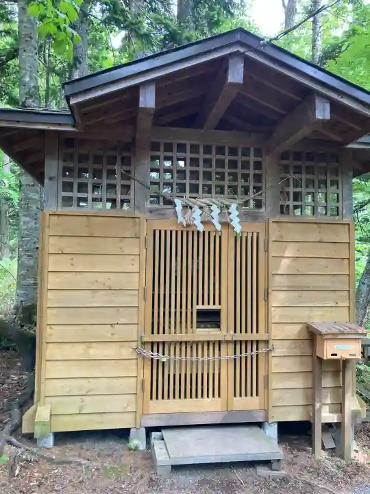 阿寒岳神社奥之院(北海道)