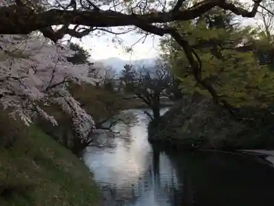 鶴ケ城稲荷神社の周辺