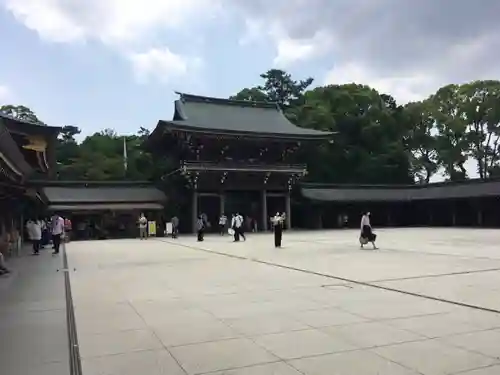 寒川神社の山門・神門