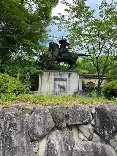 観心寺の像