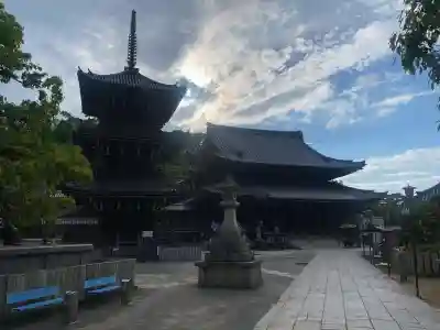 水間寺の{uncategorized: "未分類", other: "その他", undefined: "問題あり", building: "その他建物", grave: "お墓", sacred_gate: "鳥居", guardian: "狛犬", statue: "像", buddha: "仏像", history: "歴史", nature: "自然", garden: "庭園", animal: "動物", pagoda: "塔", temizu: "手水舎", mountain_gate: "山門・神門", sanctuary: "本殿・本堂", subordinate: "末社・摂社", art: "芸術", scenery: "景色", jizo: "地蔵", ema: "絵馬", goshuin: "御朱印", omikuji: "おみくじ", items: "授与品その他", amulet: "お守り", goshuincho: "御朱印帳", eats: "食事", festival: "お祭り", votive_dance: "神楽", shichigosan: "七五三参", wedding: "結婚式", experience: "体験その他", initially: "初詣", around: "周辺", anti_infection: "感染症対策"}