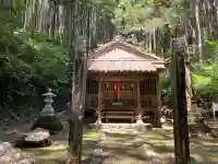杉本神社の{uncategorized: "未分類", other: "その他", undefined: "問題あり", building: "その他建物", grave: "お墓", sacred_gate: "鳥居", guardian: "狛犬", statue: "像", buddha: "仏像", history: "歴史", nature: "自然", garden: "庭園", animal: "動物", pagoda: "塔", temizu: "手水舎", mountain_gate: "山門・神門", sanctuary: "本殿・本堂", subordinate: "末社・摂社", art: "芸術", scenery: "景色", jizo: "地蔵", ema: "絵馬", goshuin: "御朱印", omikuji: "おみくじ", items: "授与品その他", amulet: "お守り", goshuincho: "御朱印帳", eats: "食事", festival: "お祭り", votive_dance: "神楽", shichigosan: "七五三参", wedding: "結婚式", experience: "体験その他", initially: "初詣", around: "周辺", anti_infection: "感染症対策"}