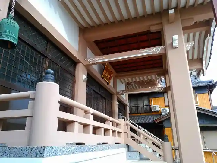 来岸寺の本殿・本堂