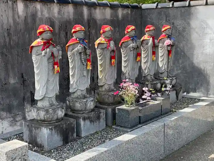 成身院 百体観音堂(さざえ堂)(埼玉県)