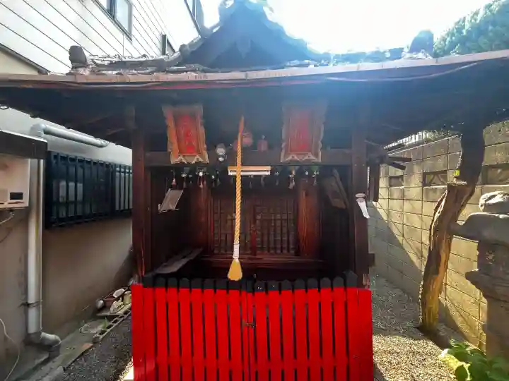 玉菊稲荷神社の{uncategorized: "未分類", other: "その他", undefined: "問題あり", building: "その他建物", grave: "お墓", sacred_gate: "鳥居", guardian: "狛犬", statue: "像", buddha: "仏像", history: "歴史", nature: "自然", garden: "庭園", animal: "動物", pagoda: "塔", temizu: "手水舎", mountain_gate: "山門・神門", sanctuary: "本殿・本堂", subordinate: "末社・摂社", art: "芸術", scenery: "景色", jizo: "地蔵", ema: "絵馬", goshuin: "御朱印", omikuji: "おみくじ", items: "授与品その他", amulet: "お守り", goshuincho: "御朱印帳", eats: "食事", festival: "お祭り", votive_dance: "神楽", shichigosan: "七五三参", wedding: "結婚式", experience: "体験その他", initially: "初詣", around: "周辺", anti_infection: "感染症対策"}