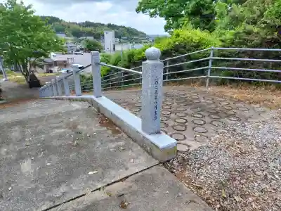 鰀目嶽神社の{uncategorized: "未分類", other: "その他", undefined: "問題あり", building: "その他建物", grave: "お墓", sacred_gate: "鳥居", guardian: "狛犬", statue: "像", buddha: "仏像", history: "歴史", nature: "自然", garden: "庭園", animal: "動物", pagoda: "塔", temizu: "手水舎", mountain_gate: "山門・神門", sanctuary: "本殿・本堂", subordinate: "末社・摂社", art: "芸術", scenery: "景色", jizo: "地蔵", ema: "絵馬", goshuin: "御朱印", omikuji: "おみくじ", items: "授与品その他", amulet: "お守り", goshuincho: "御朱印帳", eats: "食事", festival: "お祭り", votive_dance: "神楽", shichigosan: "七五三参", wedding: "結婚式", experience: "体験その他", initially: "初詣", around: "周辺", anti_infection: "感染症対策"}