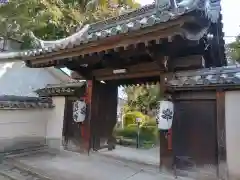 万代寺の山門