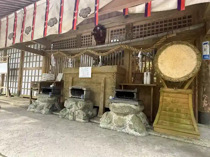 川上山若宮八幡宮の{uncategorized: "未分類", other: "その他", undefined: "問題あり", building: "その他建物", grave: "お墓", sacred_gate: "鳥居", guardian: "狛犬", statue: "像", buddha: "仏像", history: "歴史", nature: "自然", garden: "庭園", animal: "動物", pagoda: "塔", temizu: "手水舎", mountain_gate: "山門・神門", sanctuary: "本殿・本堂", subordinate: "末社・摂社", art: "芸術", scenery: "景色", jizo: "地蔵", ema: "絵馬", goshuin: "御朱印", omikuji: "おみくじ", items: "授与品その他", amulet: "お守り", goshuincho: "御朱印帳", eats: "食事", festival: "お祭り", votive_dance: "神楽", shichigosan: "七五三参", wedding: "結婚式", experience: "体験その他", initially: "初詣", around: "周辺", anti_infection: "感染症対策"}