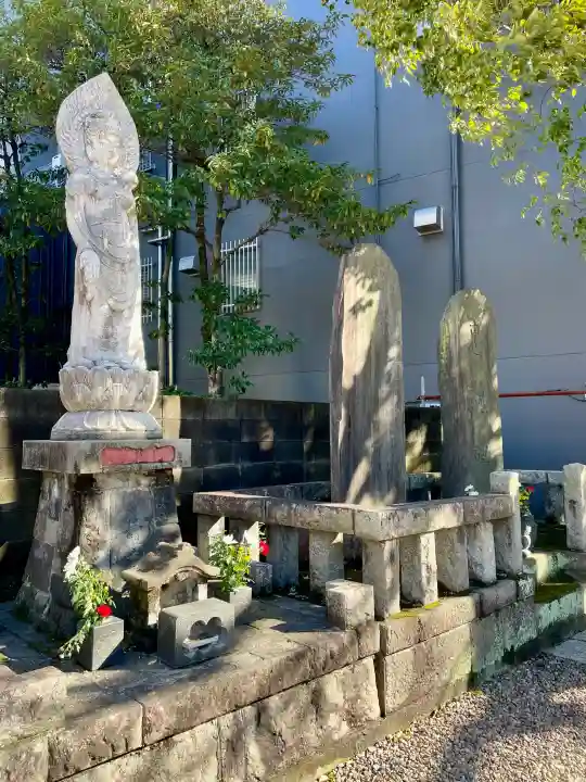 観音寺の{uncategorized: "未分類", other: "その他", undefined: "問題あり", building: "その他建物", grave: "お墓", sacred_gate: "鳥居", guardian: "狛犬", statue: "像", buddha: "仏像", history: "歴史", nature: "自然", garden: "庭園", animal: "動物", pagoda: "塔", temizu: "手水舎", mountain_gate: "山門・神門", sanctuary: "本殿・本堂", subordinate: "末社・摂社", art: "芸術", scenery: "景色", jizo: "地蔵", ema: "絵馬", goshuin: "御朱印", omikuji: "おみくじ", items: "授与品その他", amulet: "お守り", goshuincho: "御朱印帳", eats: "食事", festival: "お祭り", votive_dance: "神楽", shichigosan: "七五三参", wedding: "結婚式", experience: "体験その他", initially: "初詣", around: "周辺", anti_infection: "感染症対策"}