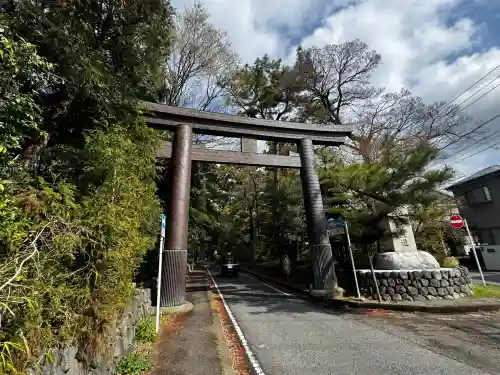 寒川神社の{uncategorized: "未分類", other: "その他", undefined: "問題あり", building: "その他建物", grave: "お墓", sacred_gate: "鳥居", guardian: "狛犬", statue: "像", buddha: "仏像", history: "歴史", nature: "自然", garden: "庭園", animal: "動物", pagoda: "塔", temizu: "手水舎", mountain_gate: "山門・神門", sanctuary: "本殿・本堂", subordinate: "末社・摂社", art: "芸術", scenery: "景色", jizo: "地蔵", ema: "絵馬", goshuin: "御朱印", omikuji: "おみくじ", items: "授与品その他", amulet: "お守り", goshuincho: "御朱印帳", eats: "食事", festival: "お祭り", votive_dance: "神楽", shichigosan: "七五三参", wedding: "結婚式", experience: "体験その他", initially: "初詣", around: "周辺", anti_infection: "感染症対策"}