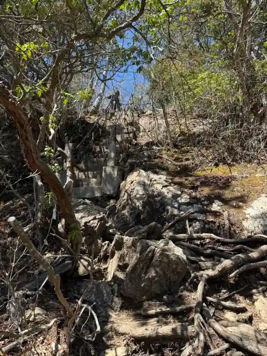 三峯神社奥宮の{uncategorized: "未分類", other: "その他", undefined: "問題あり", building: "その他建物", grave: "お墓", sacred_gate: "鳥居", guardian: "狛犬", statue: "像", buddha: "仏像", history: "歴史", nature: "自然", garden: "庭園", animal: "動物", pagoda: "塔", temizu: "手水舎", mountain_gate: "山門・神門", sanctuary: "本殿・本堂", subordinate: "末社・摂社", art: "芸術", scenery: "景色", jizo: "地蔵", ema: "絵馬", goshuin: "御朱印", omikuji: "おみくじ", items: "授与品その他", amulet: "お守り", goshuincho: "御朱印帳", eats: "食事", festival: "お祭り", votive_dance: "神楽", shichigosan: "七五三参", wedding: "結婚式", experience: "体験その他", initially: "初詣", around: "周辺", anti_infection: "感染症対策"}