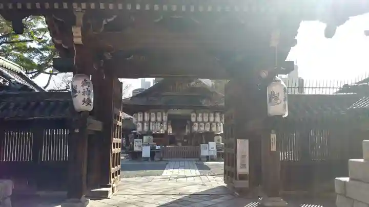 下御霊神社の山門・神門
