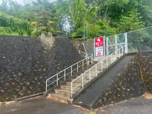 賀茂別雷神社奥宮の{uncategorized: "未分類", other: "その他", undefined: "問題あり", building: "その他建物", grave: "お墓", sacred_gate: "鳥居", guardian: "狛犬", statue: "像", buddha: "仏像", history: "歴史", nature: "自然", garden: "庭園", animal: "動物", pagoda: "塔", temizu: "手水舎", mountain_gate: "山門・神門", sanctuary: "本殿・本堂", subordinate: "末社・摂社", art: "芸術", scenery: "景色", jizo: "地蔵", ema: "絵馬", goshuin: "御朱印", omikuji: "おみくじ", items: "授与品その他", amulet: "お守り", goshuincho: "御朱印帳", eats: "食事", festival: "お祭り", votive_dance: "神楽", shichigosan: "七五三参", wedding: "結婚式", experience: "体験その他", initially: "初詣", around: "周辺", anti_infection: "感染症対策"}