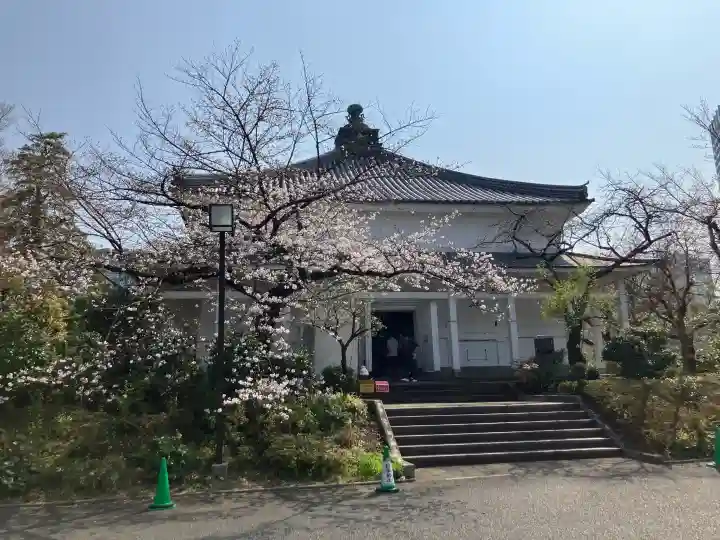 増上寺の{uncategorized: "未分類", other: "その他", undefined: "問題あり", building: "その他建物", grave: "お墓", sacred_gate: "鳥居", guardian: "狛犬", statue: "像", buddha: "仏像", history: "歴史", nature: "自然", garden: "庭園", animal: "動物", pagoda: "塔", temizu: "手水舎", mountain_gate: "山門・神門", sanctuary: "本殿・本堂", subordinate: "末社・摂社", art: "芸術", scenery: "景色", jizo: "地蔵", ema: "絵馬", goshuin: "御朱印", omikuji: "おみくじ", items: "授与品その他", amulet: "お守り", goshuincho: "御朱印帳", eats: "食事", festival: "お祭り", votive_dance: "神楽", shichigosan: "七五三参", wedding: "結婚式", experience: "体験その他", initially: "初詣", around: "周辺", anti_infection: "感染症対策"}
