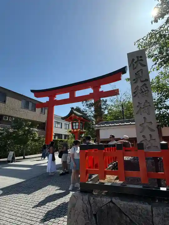 伏見稲荷大社の{uncategorized: "未分類", other: "その他", undefined: "問題あり", building: "その他建物", grave: "お墓", sacred_gate: "鳥居", guardian: "狛犬", statue: "像", buddha: "仏像", history: "歴史", nature: "自然", garden: "庭園", animal: "動物", pagoda: "塔", temizu: "手水舎", mountain_gate: "山門・神門", sanctuary: "本殿・本堂", subordinate: "末社・摂社", art: "芸術", scenery: "景色", jizo: "地蔵", ema: "絵馬", goshuin: "御朱印", omikuji: "おみくじ", items: "授与品その他", amulet: "お守り", goshuincho: "御朱印帳", eats: "食事", festival: "お祭り", votive_dance: "神楽", shichigosan: "七五三参", wedding: "結婚式", experience: "体験その他", initially: "初詣", around: "周辺", anti_infection: "感染症対策"}