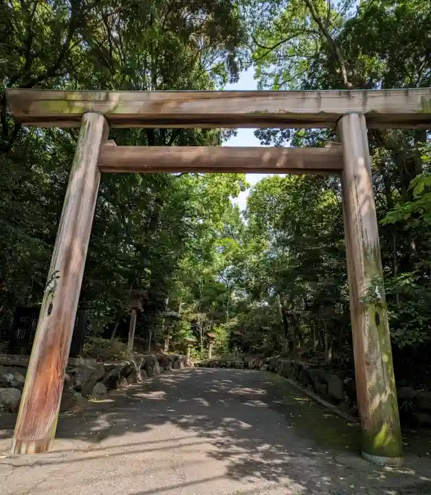 氷上姉子神社(熱田神宮摂社)の{uncategorized: "未分類", other: "その他", undefined: "問題あり", building: "その他建物", grave: "お墓", sacred_gate: "鳥居", guardian: "狛犬", statue: "像", buddha: "仏像", history: "歴史", nature: "自然", garden: "庭園", animal: "動物", pagoda: "塔", temizu: "手水舎", mountain_gate: "山門・神門", sanctuary: "本殿・本堂", subordinate: "末社・摂社", art: "芸術", scenery: "景色", jizo: "地蔵", ema: "絵馬", goshuin: "御朱印", omikuji: "おみくじ", items: "授与品その他", amulet: "お守り", goshuincho: "御朱印帳", eats: "食事", festival: "お祭り", votive_dance: "神楽", shichigosan: "七五三参", wedding: "結婚式", experience: "体験その他", initially: "初詣", around: "周辺", anti_infection: "感染症対策"}