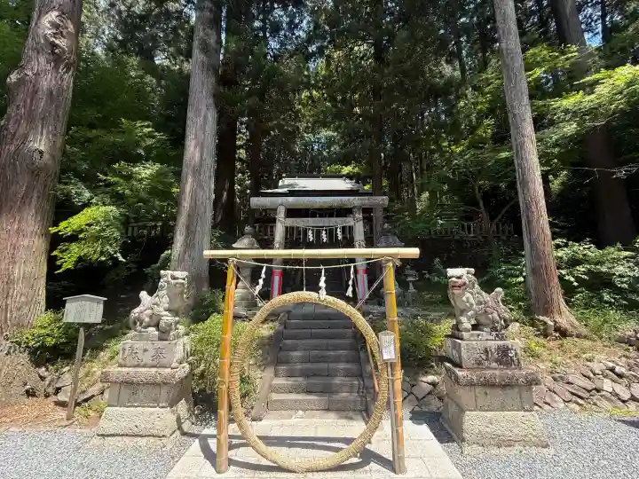 日光大室高龗神社の{uncategorized: "未分類", other: "その他", undefined: "問題あり", building: "その他建物", grave: "お墓", sacred_gate: "鳥居", guardian: "狛犬", statue: "像", buddha: "仏像", history: "歴史", nature: "自然", garden: "庭園", animal: "動物", pagoda: "塔", temizu: "手水舎", mountain_gate: "山門・神門", sanctuary: "本殿・本堂", subordinate: "末社・摂社", art: "芸術", scenery: "景色", jizo: "地蔵", ema: "絵馬", goshuin: "御朱印", omikuji: "おみくじ", items: "授与品その他", amulet: "お守り", goshuincho: "御朱印帳", eats: "食事", festival: "お祭り", votive_dance: "神楽", shichigosan: "七五三参", wedding: "結婚式", experience: "体験その他", initially: "初詣", around: "周辺", anti_infection: "感染症対策"}