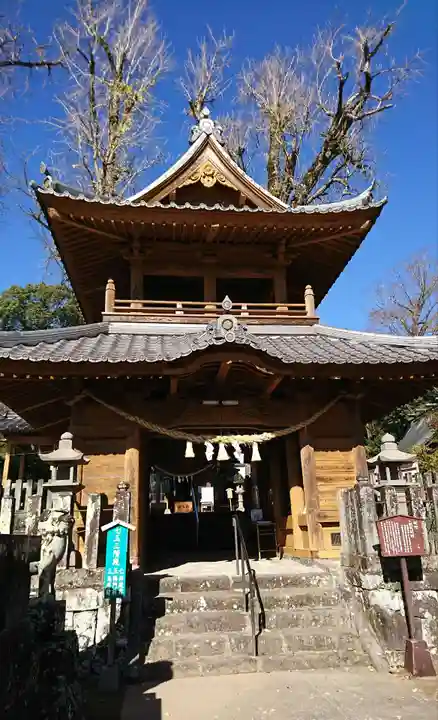 津森神宮の山門・神門