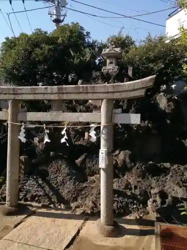 綾瀬稲荷神社の鳥居