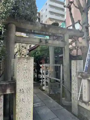笠間稲荷神社 東京別社の{uncategorized: "未分類", other: "その他", undefined: "問題あり", building: "その他建物", grave: "お墓", sacred_gate: "鳥居", guardian: "狛犬", statue: "像", buddha: "仏像", history: "歴史", nature: "自然", garden: "庭園", animal: "動物", pagoda: "塔", temizu: "手水舎", mountain_gate: "山門・神門", sanctuary: "本殿・本堂", subordinate: "末社・摂社", art: "芸術", scenery: "景色", jizo: "地蔵", ema: "絵馬", goshuin: "御朱印", omikuji: "おみくじ", items: "授与品その他", amulet: "お守り", goshuincho: "御朱印帳", eats: "食事", festival: "お祭り", votive_dance: "神楽", shichigosan: "七五三参", wedding: "結婚式", experience: "体験その他", initially: "初詣", around: "周辺", anti_infection: "感染症対策"}