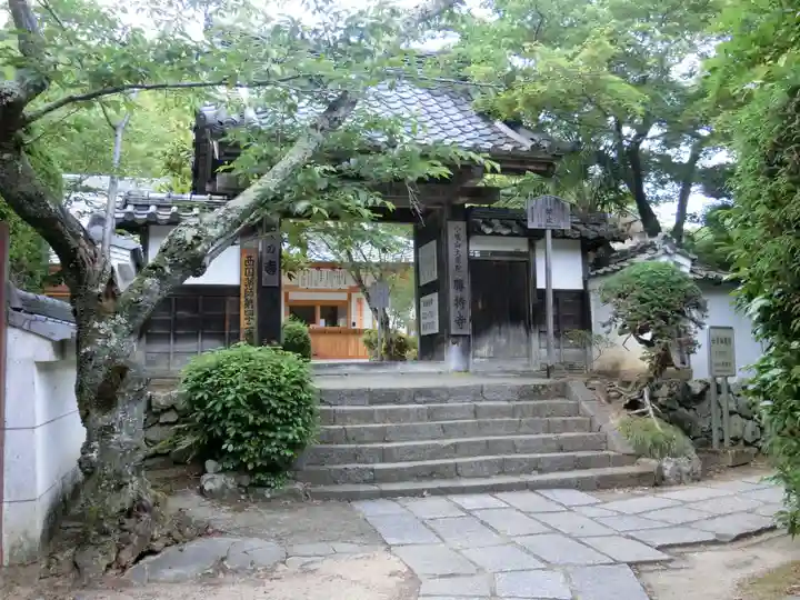 勝持寺(花の寺)の山門・神門