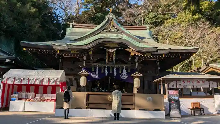 江島神社の{uncategorized: "未分類", other: "その他", undefined: "問題あり", building: "その他建物", grave: "お墓", sacred_gate: "鳥居", guardian: "狛犬", statue: "像", buddha: "仏像", history: "歴史", nature: "自然", garden: "庭園", animal: "動物", pagoda: "塔", temizu: "手水舎", mountain_gate: "山門・神門", sanctuary: "本殿・本堂", subordinate: "末社・摂社", art: "芸術", scenery: "景色", jizo: "地蔵", ema: "絵馬", goshuin: "御朱印", omikuji: "おみくじ", items: "授与品その他", amulet: "お守り", goshuincho: "御朱印帳", eats: "食事", festival: "お祭り", votive_dance: "神楽", shichigosan: "七五三参", wedding: "結婚式", experience: "体験その他", initially: "初詣", around: "周辺", anti_infection: "感染症対策"}