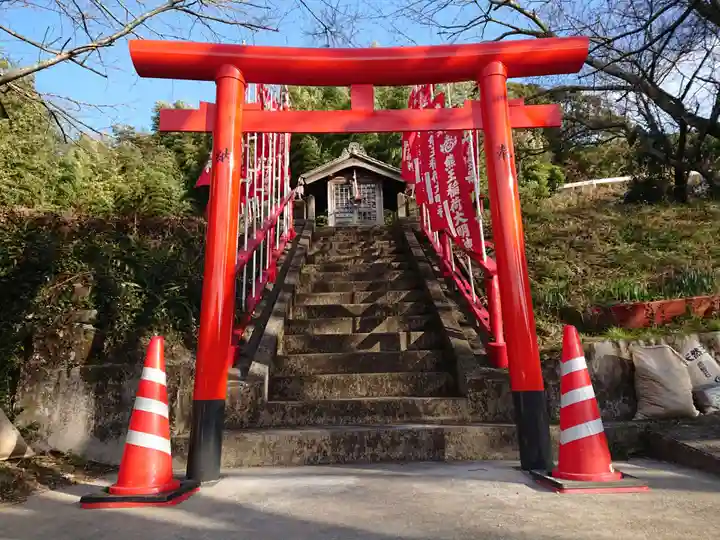 熊王稲荷大明神の鳥居