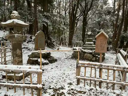 長尾天満宮の{uncategorized: "未分類", other: "その他", undefined: "問題あり", building: "その他建物", grave: "お墓", sacred_gate: "鳥居", guardian: "狛犬", statue: "像", buddha: "仏像", history: "歴史", nature: "自然", garden: "庭園", animal: "動物", pagoda: "塔", temizu: "手水舎", mountain_gate: "山門・神門", sanctuary: "本殿・本堂", subordinate: "末社・摂社", art: "芸術", scenery: "景色", jizo: "地蔵", ema: "絵馬", goshuin: "御朱印", omikuji: "おみくじ", items: "授与品その他", amulet: "お守り", goshuincho: "御朱印帳", eats: "食事", festival: "お祭り", votive_dance: "神楽", shichigosan: "七五三参", wedding: "結婚式", experience: "体験その他", initially: "初詣", around: "周辺", anti_infection: "感染症対策"}