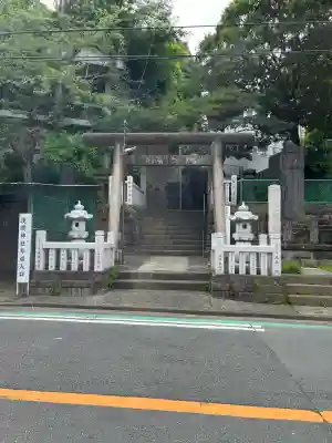 (芝生)浅間神社の{uncategorized: "未分類", other: "その他", undefined: "問題あり", building: "その他建物", grave: "お墓", sacred_gate: "鳥居", guardian: "狛犬", statue: "像", buddha: "仏像", history: "歴史", nature: "自然", garden: "庭園", animal: "動物", pagoda: "塔", temizu: "手水舎", mountain_gate: "山門・神門", sanctuary: "本殿・本堂", subordinate: "末社・摂社", art: "芸術", scenery: "景色", jizo: "地蔵", ema: "絵馬", goshuin: "御朱印", omikuji: "おみくじ", items: "授与品その他", amulet: "お守り", goshuincho: "御朱印帳", eats: "食事", festival: "お祭り", votive_dance: "神楽", shichigosan: "七五三参", wedding: "結婚式", experience: "体験その他", initially: "初詣", around: "周辺", anti_infection: "感染症対策"}