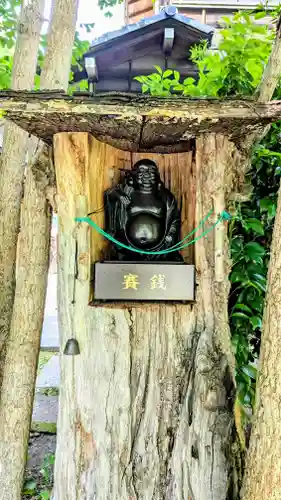 久國神社の像