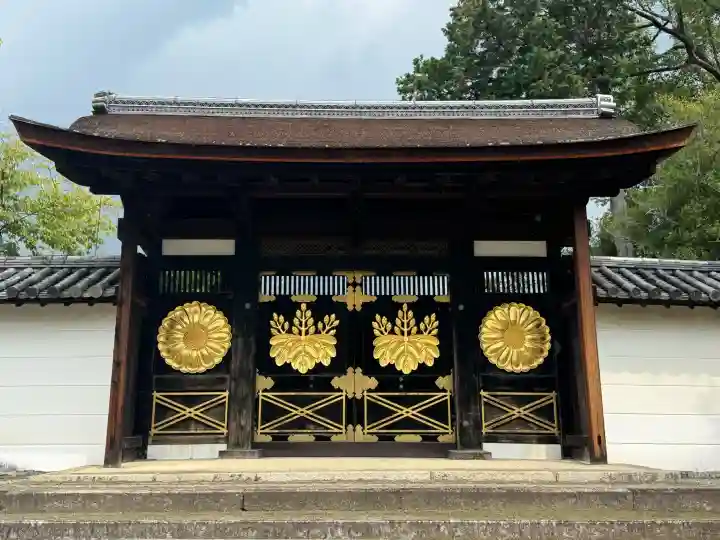 醍醐寺の{uncategorized: "未分類", other: "その他", undefined: "問題あり", building: "その他建物", grave: "お墓", sacred_gate: "鳥居", guardian: "狛犬", statue: "像", buddha: "仏像", history: "歴史", nature: "自然", garden: "庭園", animal: "動物", pagoda: "塔", temizu: "手水舎", mountain_gate: "山門・神門", sanctuary: "本殿・本堂", subordinate: "末社・摂社", art: "芸術", scenery: "景色", jizo: "地蔵", ema: "絵馬", goshuin: "御朱印", omikuji: "おみくじ", items: "授与品その他", amulet: "お守り", goshuincho: "御朱印帳", eats: "食事", festival: "お祭り", votive_dance: "神楽", shichigosan: "七五三参", wedding: "結婚式", experience: "体験その他", initially: "初詣", around: "周辺", anti_infection: "感染症対策"}