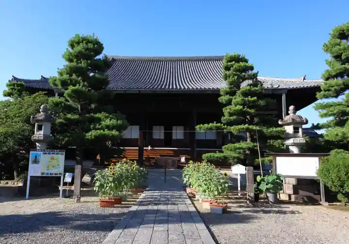 常楽寺の本殿・本堂