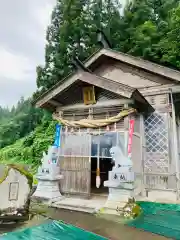 上之山神社　教育神社の本殿