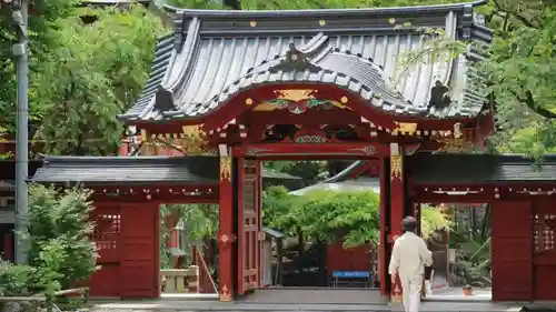 秩父神社の山門・神門