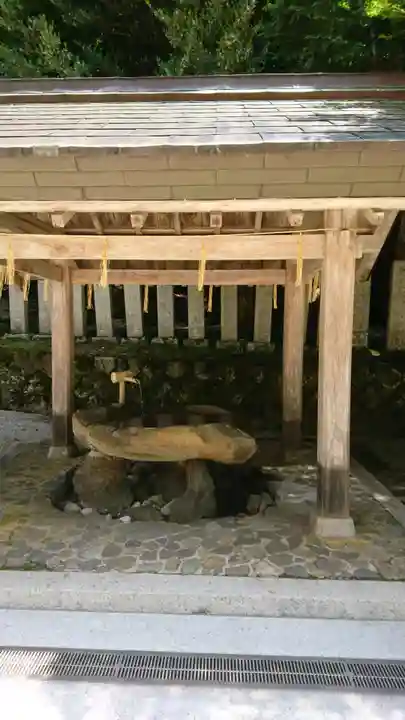 比沼麻奈為神社の手水舎