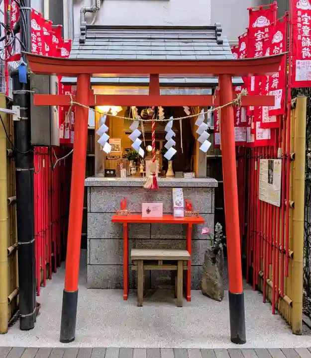 宝童稲荷神社の鳥居