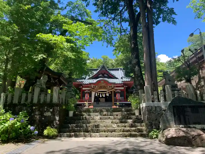 山中諏訪神社(山梨県)