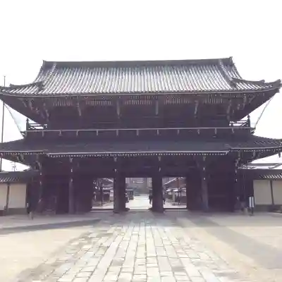 本山専修寺の{uncategorized: "未分類", other: "その他", undefined: "問題あり", building: "その他建物", grave: "お墓", sacred_gate: "鳥居", guardian: "狛犬", statue: "像", buddha: "仏像", history: "歴史", nature: "自然", garden: "庭園", animal: "動物", pagoda: "塔", temizu: "手水舎", mountain_gate: "山門・神門", sanctuary: "本殿・本堂", subordinate: "末社・摂社", art: "芸術", scenery: "景色", jizo: "地蔵", ema: "絵馬", goshuin: "御朱印", omikuji: "おみくじ", items: "授与品その他", amulet: "お守り", goshuincho: "御朱印帳", eats: "食事", festival: "お祭り", votive_dance: "神楽", shichigosan: "七五三参", wedding: "結婚式", experience: "体験その他", initially: "初詣", around: "周辺", anti_infection: "感染症対策"}