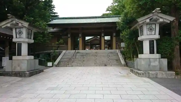 東郷神社の山門・神門