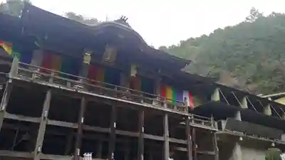 狸谷山不動院の本殿・本堂