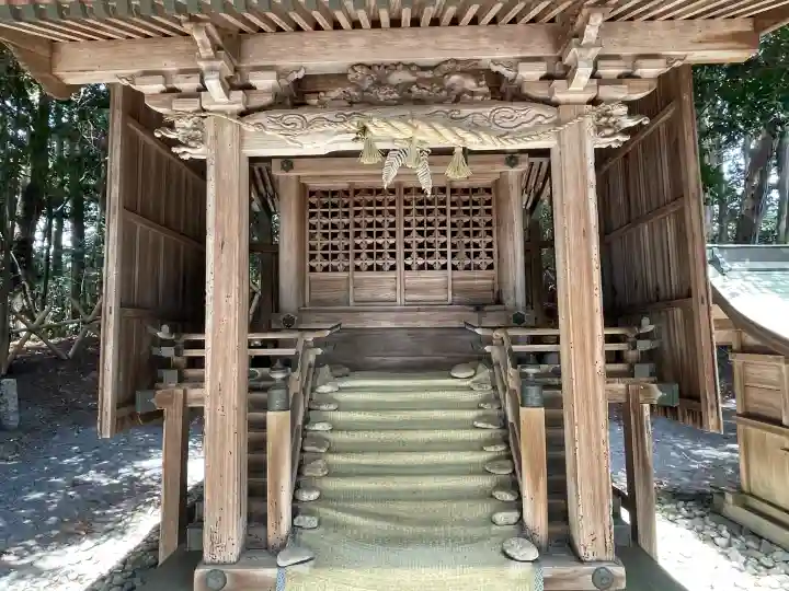 稲荷神社 (甲南町稗谷)の{uncategorized: "未分類", other: "その他", undefined: "問題あり", building: "その他建物", grave: "お墓", sacred_gate: "鳥居", guardian: "狛犬", statue: "像", buddha: "仏像", history: "歴史", nature: "自然", garden: "庭園", animal: "動物", pagoda: "塔", temizu: "手水舎", mountain_gate: "山門・神門", sanctuary: "本殿・本堂", subordinate: "末社・摂社", art: "芸術", scenery: "景色", jizo: "地蔵", ema: "絵馬", goshuin: "御朱印", omikuji: "おみくじ", items: "授与品その他", amulet: "お守り", goshuincho: "御朱印帳", eats: "食事", festival: "お祭り", votive_dance: "神楽", shichigosan: "七五三参", wedding: "結婚式", experience: "体験その他", initially: "初詣", around: "周辺", anti_infection: "感染症対策"}