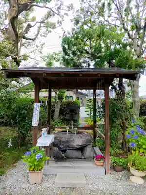 源九郎稲荷神社の手水舎