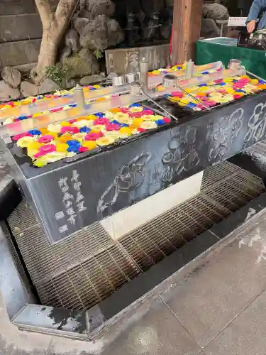 成田山深川不動堂（新勝寺東京別院）の{uncategorized: "未分類", other: "その他", undefined: "問題あり", building: "その他建物", grave: "お墓", sacred_gate: "鳥居", guardian: "狛犬", statue: "像", buddha: "仏像", history: "歴史", nature: "自然", garden: "庭園", animal: "動物", pagoda: "塔", temizu: "手水舎", mountain_gate: "山門・神門", sanctuary: "本殿・本堂", subordinate: "末社・摂社", art: "芸術", scenery: "景色", jizo: "地蔵", ema: "絵馬", goshuin: "御朱印", omikuji: "おみくじ", items: "授与品その他", amulet: "お守り", goshuincho: "御朱印帳", eats: "食事", festival: "お祭り", votive_dance: "神楽", shichigosan: "七五三参", wedding: "結婚式", experience: "体験その他", initially: "初詣", around: "周辺", anti_infection: "感染症対策"}