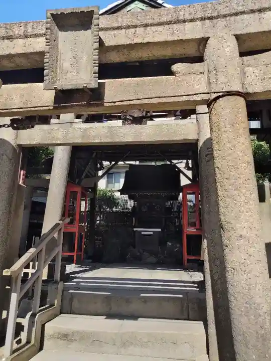 被官稲荷神社の鳥居