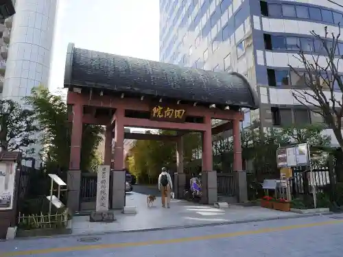 回向院の山門・神門